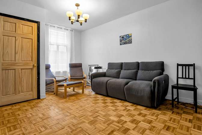 Thomas's room