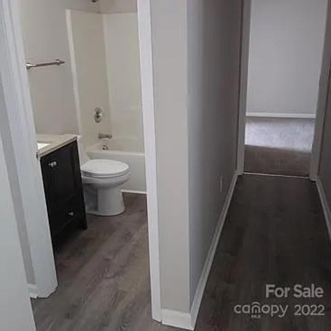 Alcove Rooms's room
