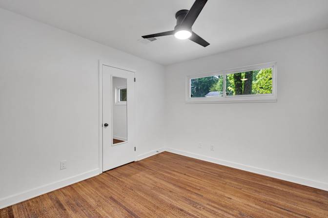 lifedoorrentals's room