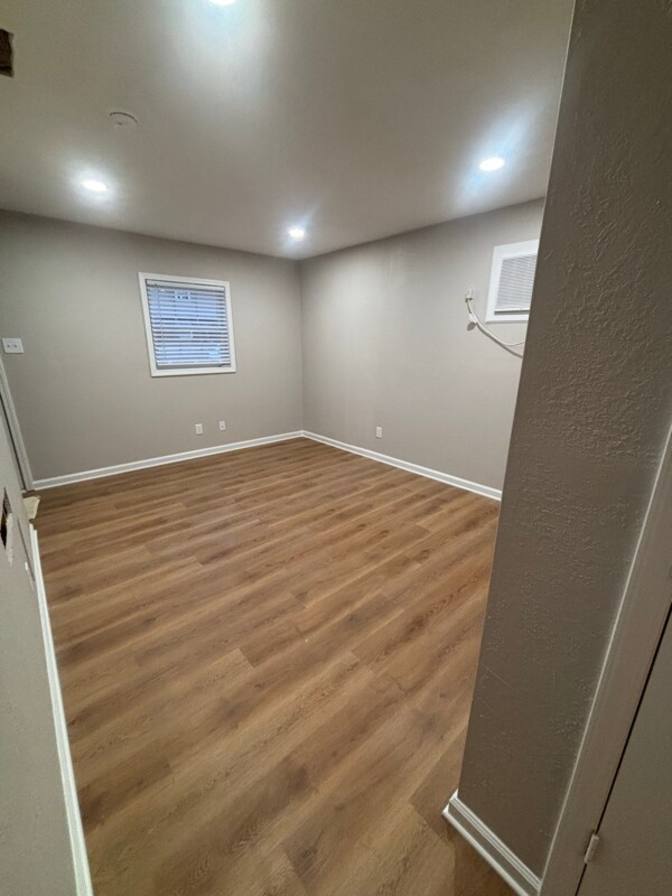 Alcove Rooms's room