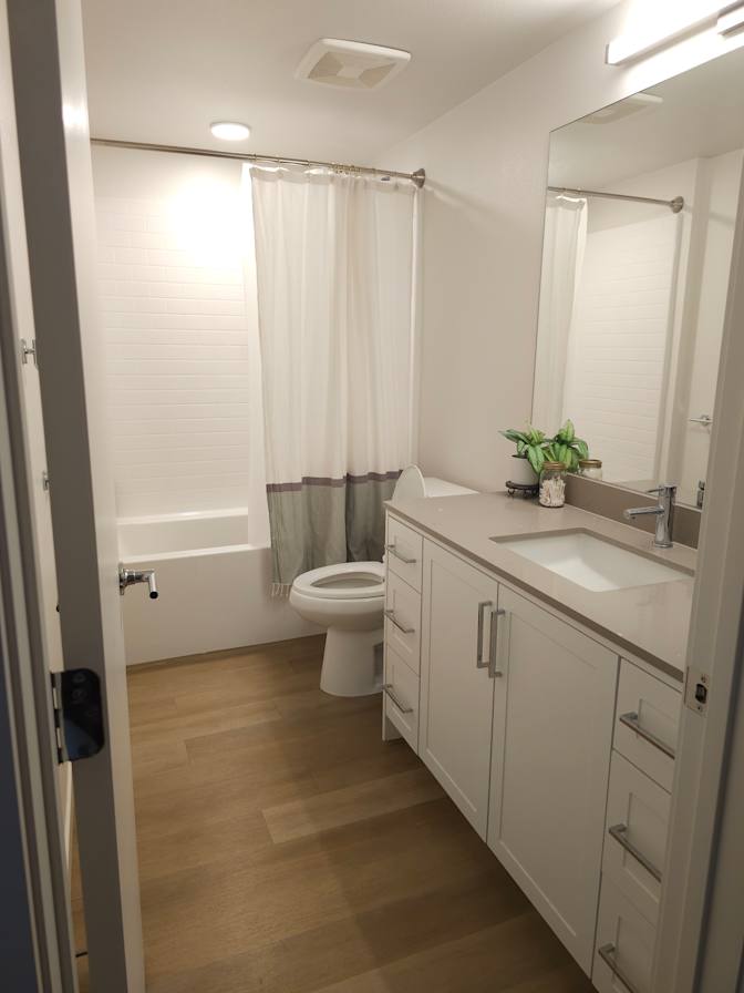 Kaldur'adm Edwards's room