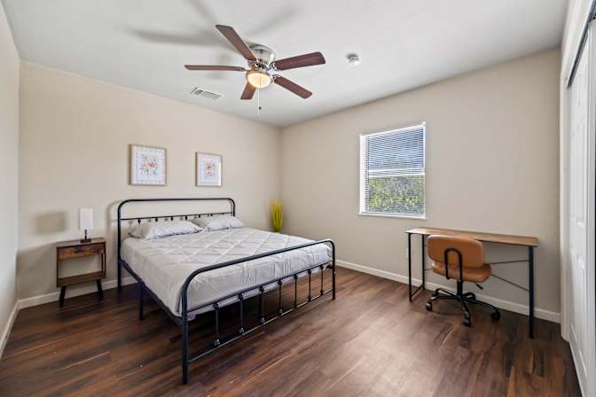 Gal's room