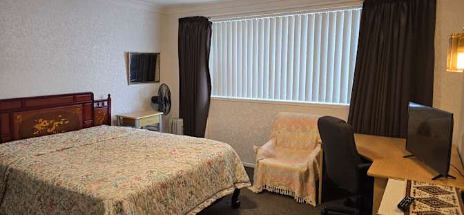 Ken's room
