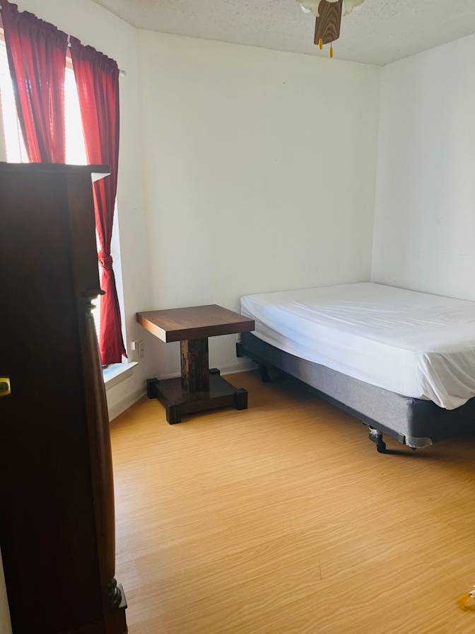 Caroline's room