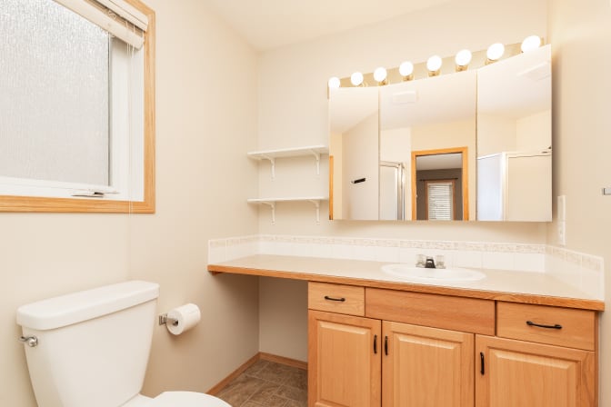 STUDENTS, INTERNS & YOUNG PROFESSIONALS's room