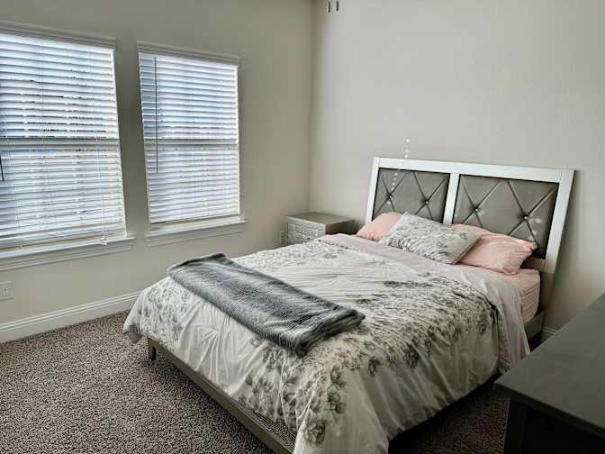 OYINDA's room