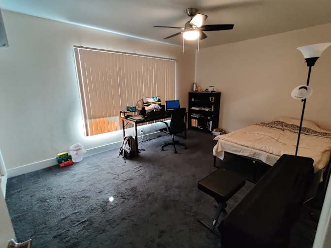Suhash Aravindan's room
