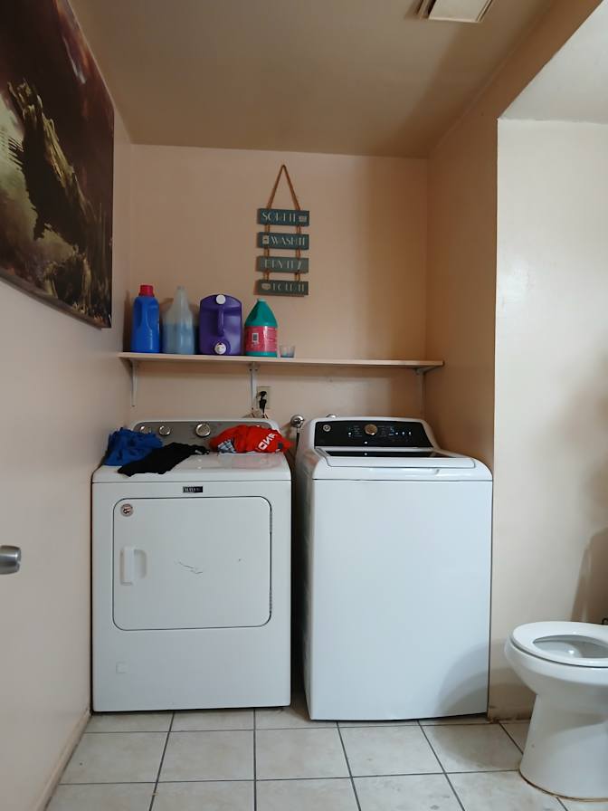 carlos's room