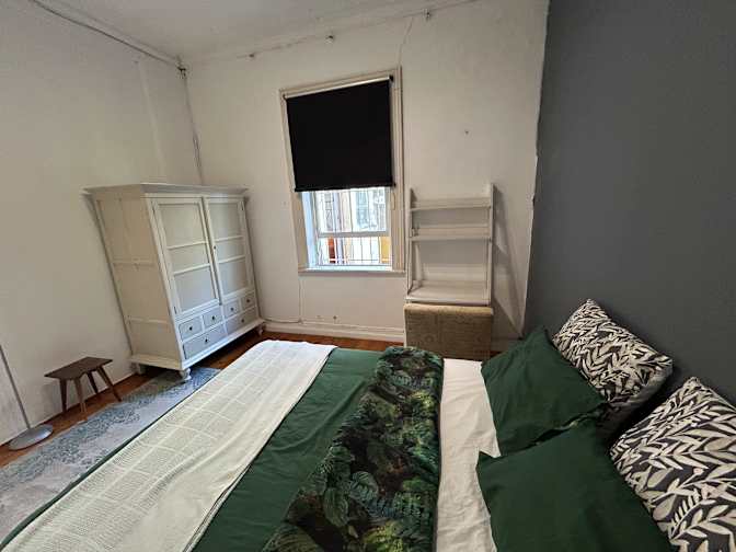 Vernon's room