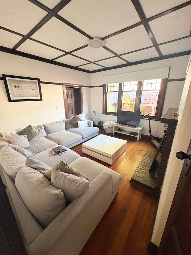 MONA TEPU's room