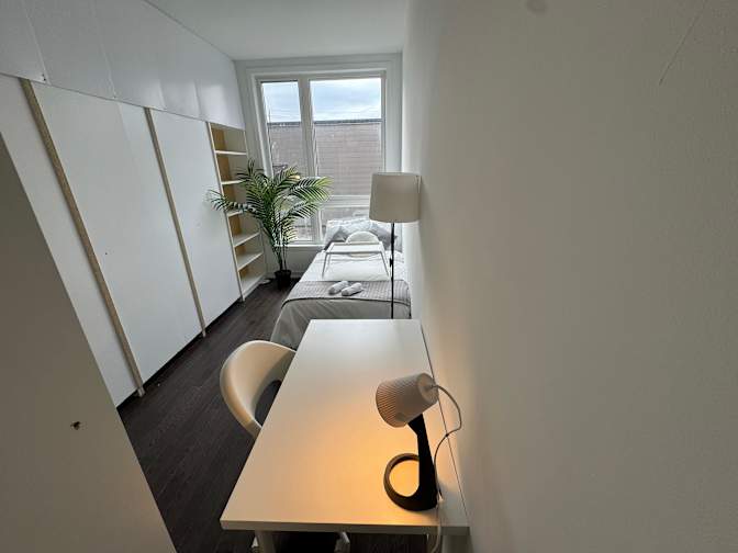 Housingfouryou's room