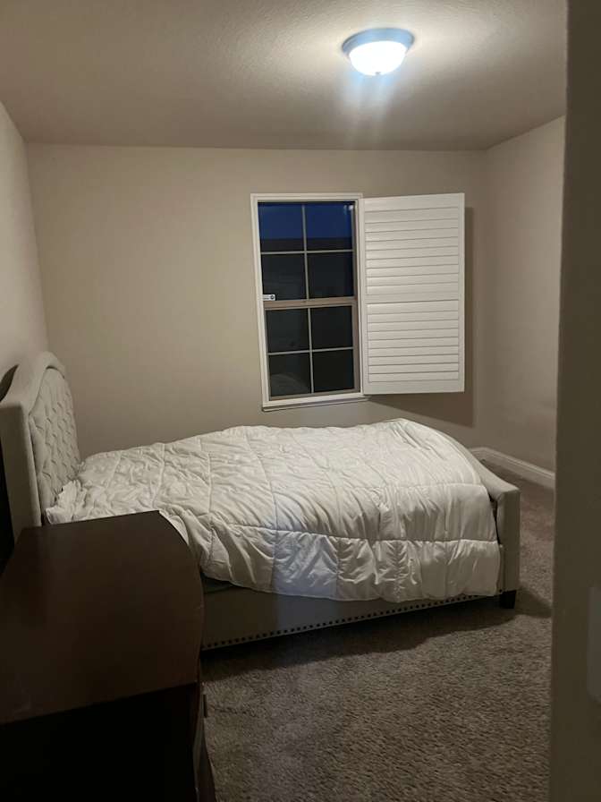 Quy's room