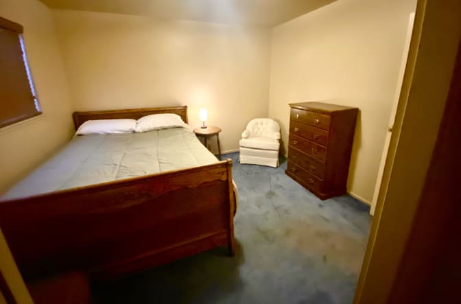 Lee's room