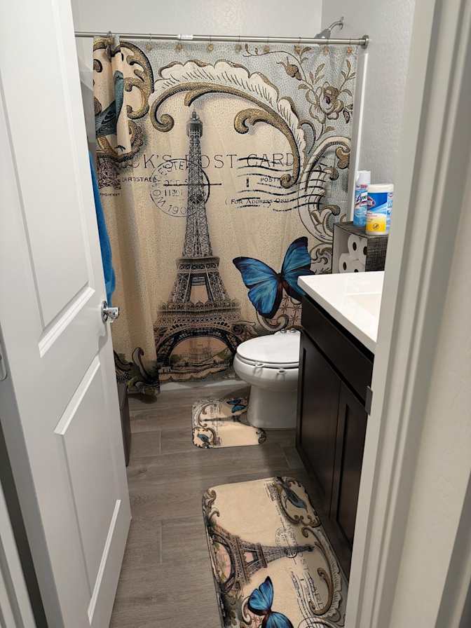 Dee's room