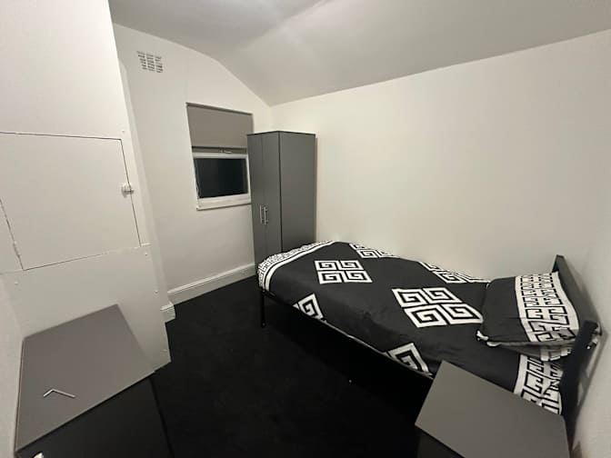 Black Country Homes's room