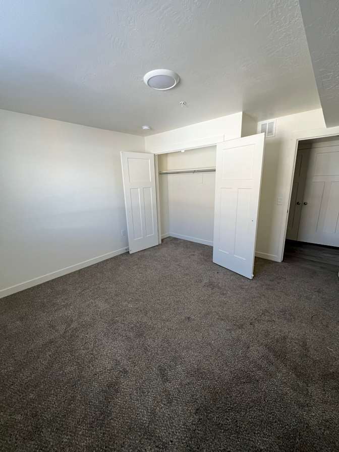 Elle Sanders's room