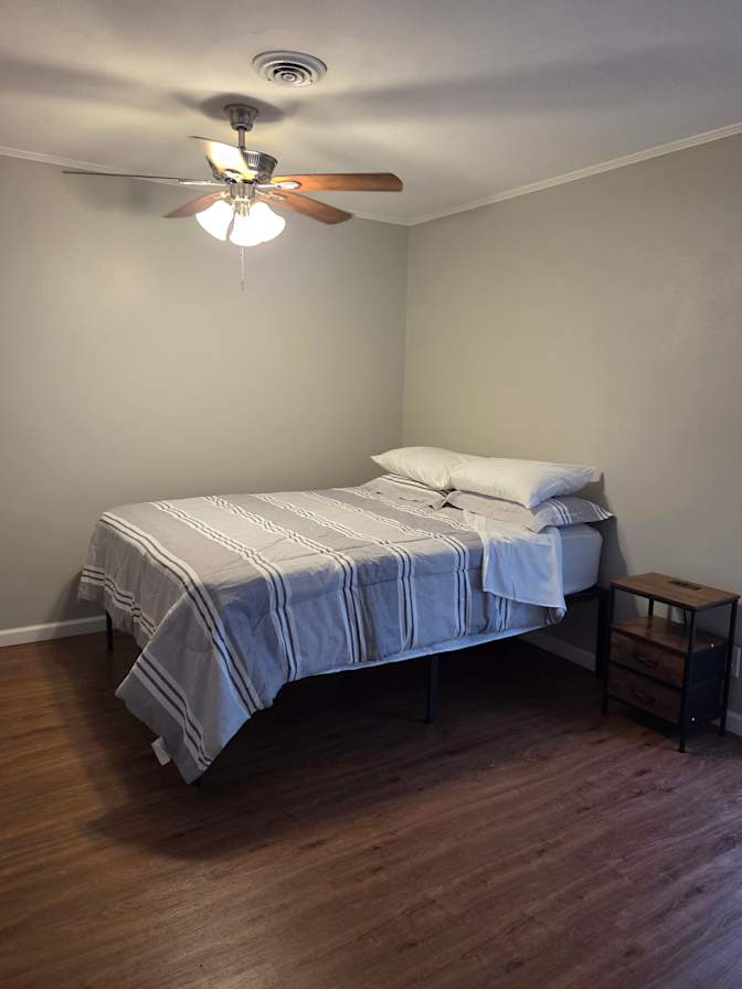 Demond's room