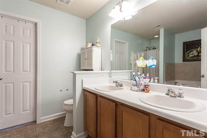 Alcove Rooms's room