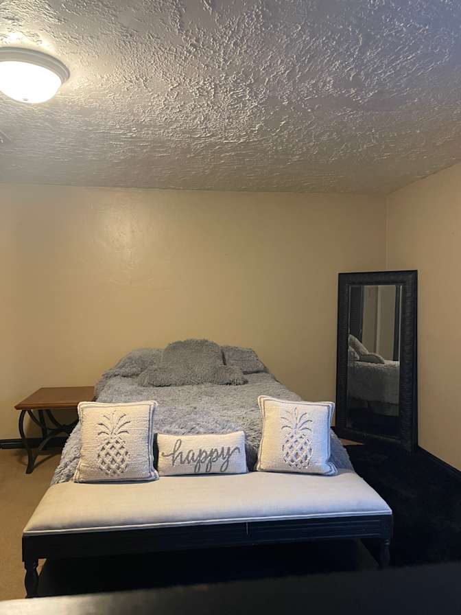 Destry's room