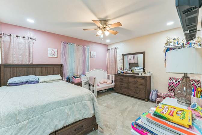 Damar's room