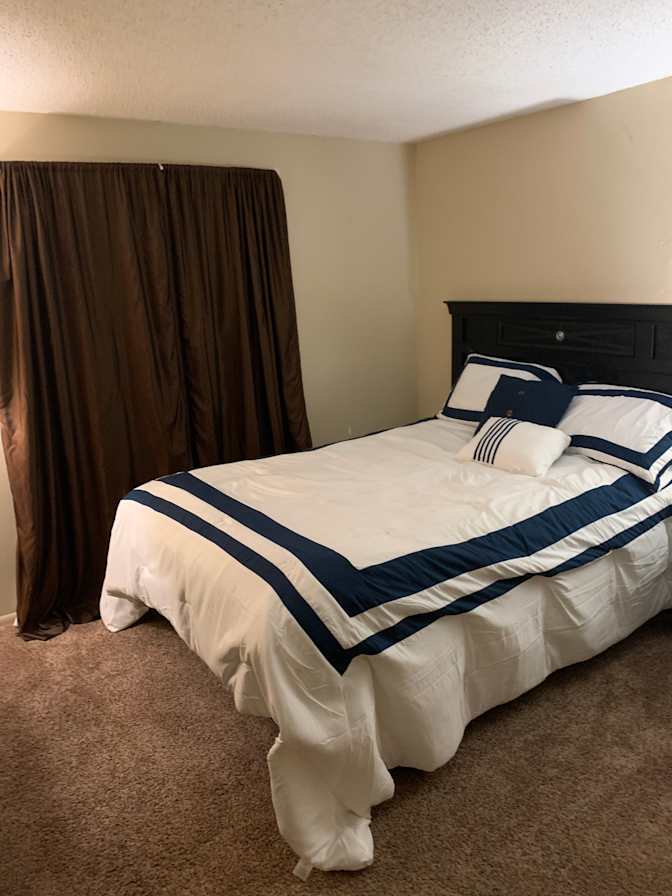 Dee's room