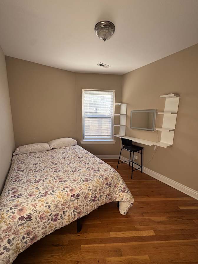 Liz's room