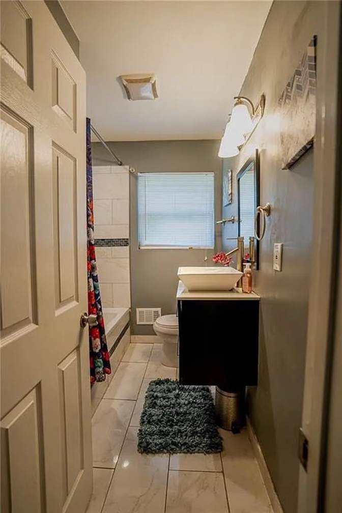 Alcove Rooms's room