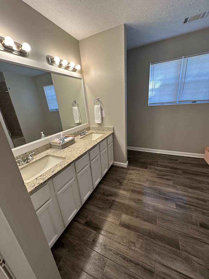 Alcove Rooms's room