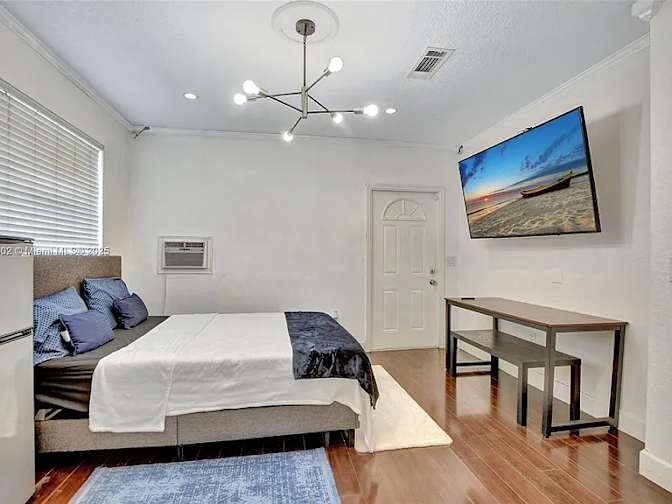 Karol G's room