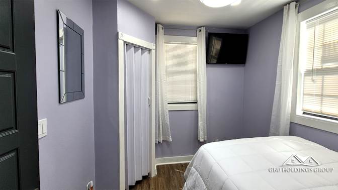 GBU Holdings Group's room