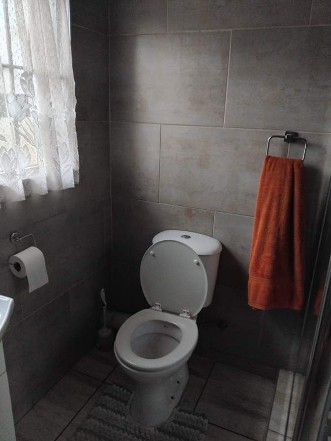 MNR JACQUES F DU PLESSIS's room