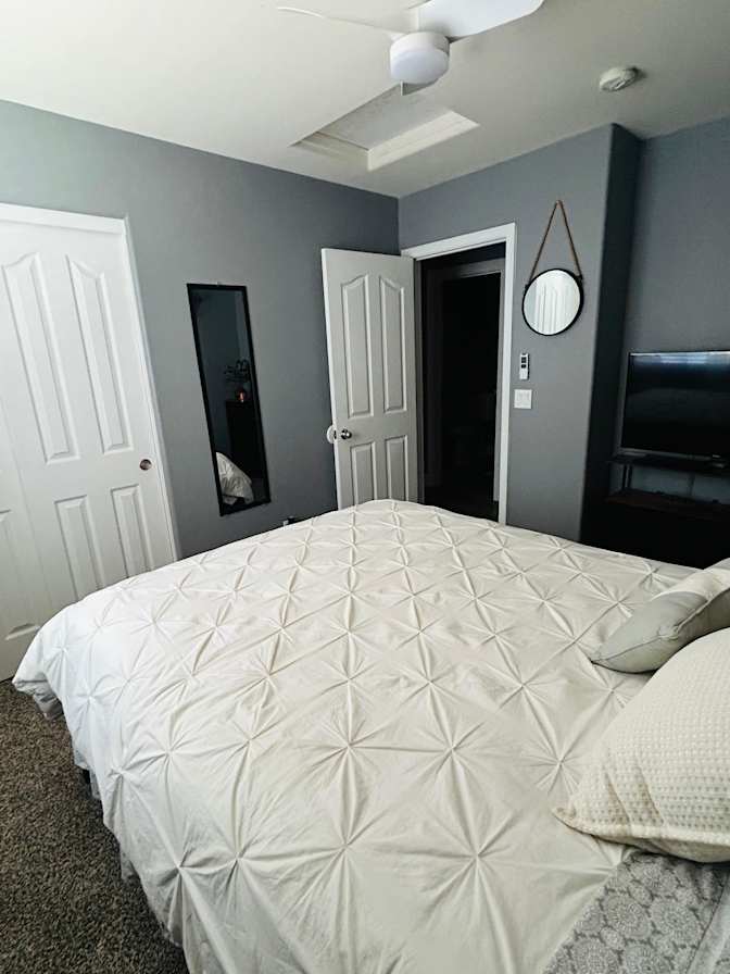 Luis's room