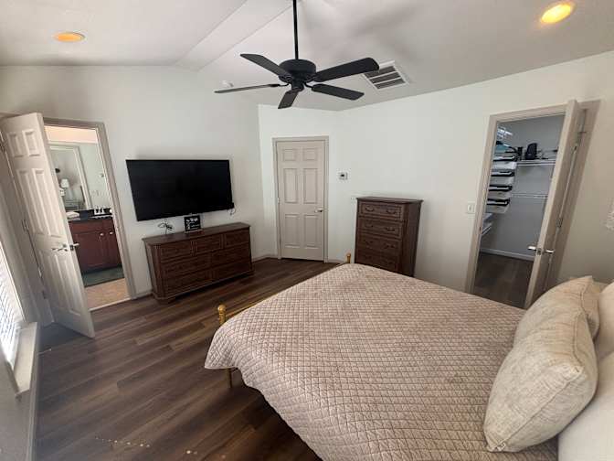 Alcove Rooms's room