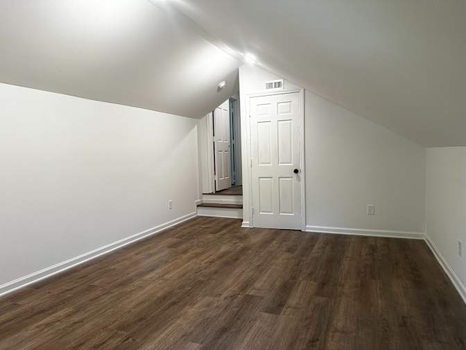 Alcove Rooms's room