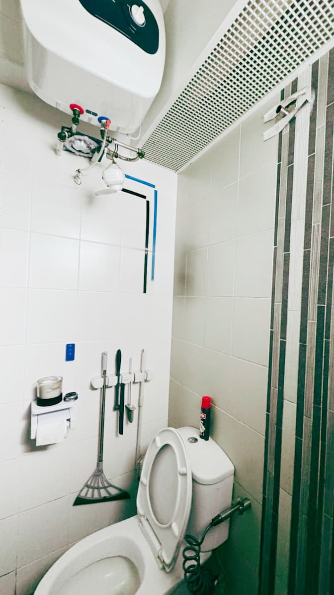 Velmurugan D's room