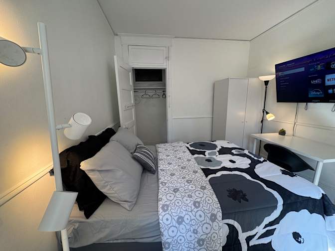 Alona's room