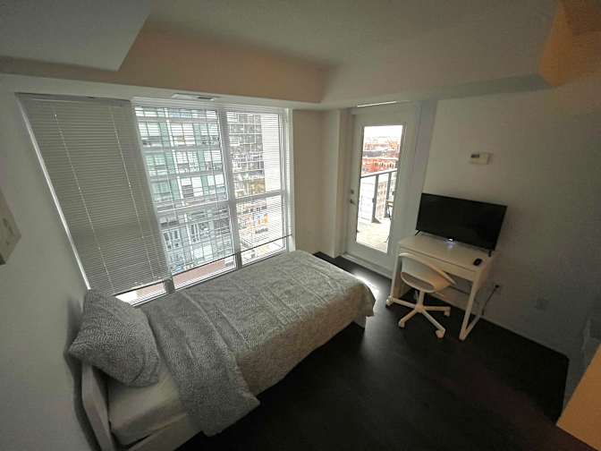 Adelaide Street East - Photo 2