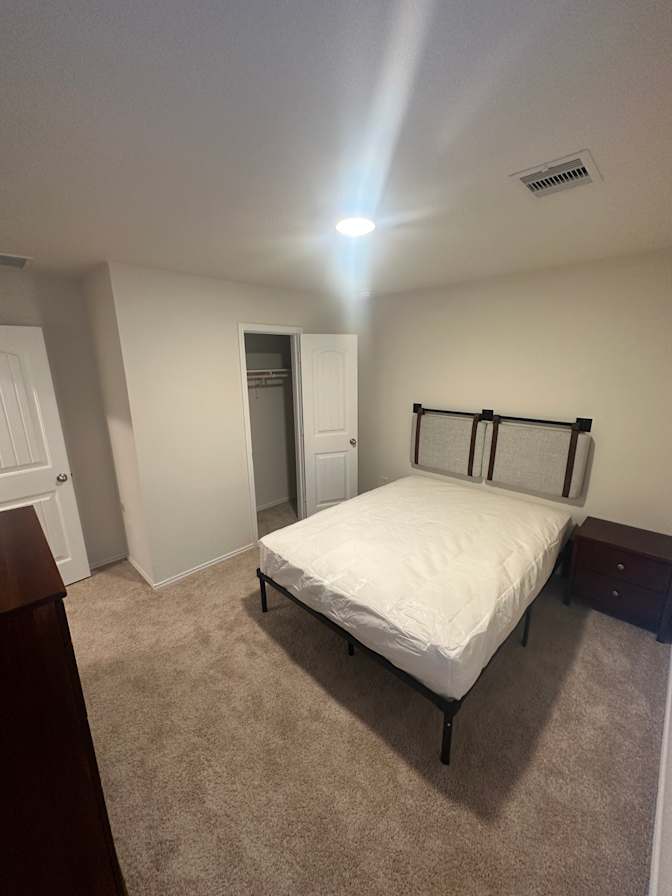 Raul's room