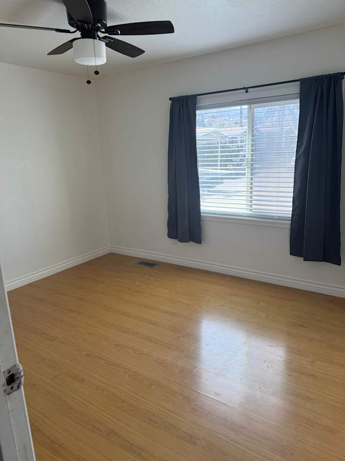 Tom's room