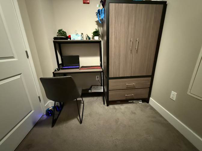 Omar Almahayri's room