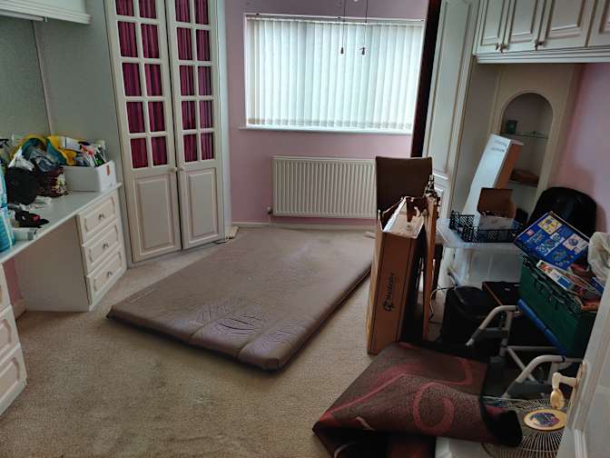 Tom's room
