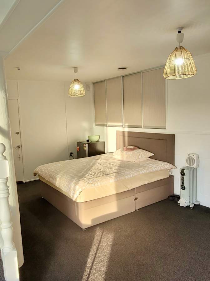 Ata Moradi's room