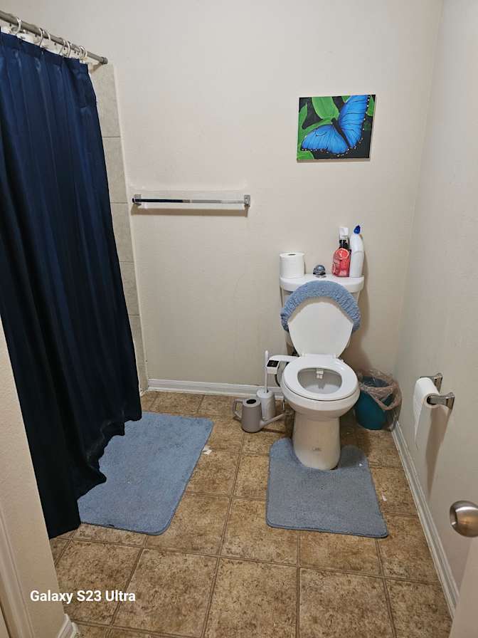 Farrukh najam's room