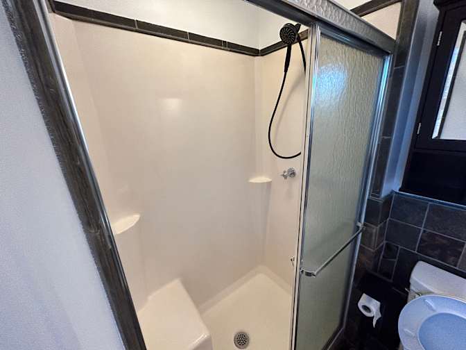 Alcove Rooms's room