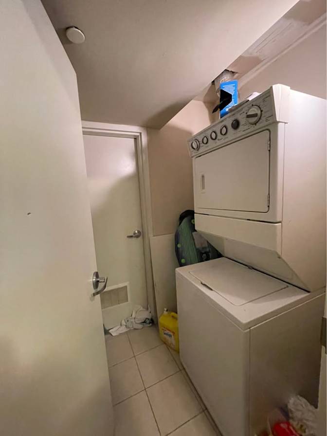 Akita Hoesein's room