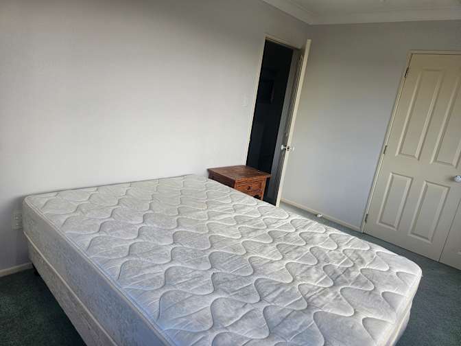 Antony Syms's room