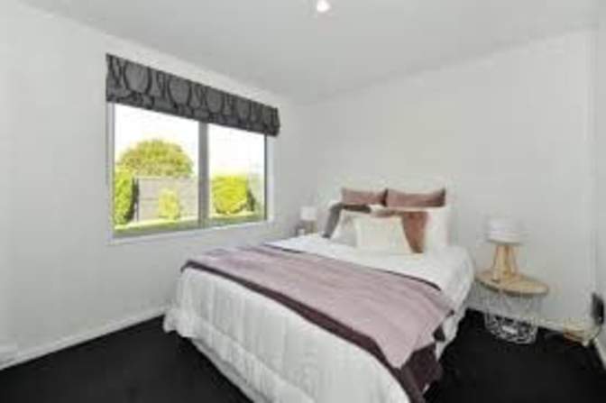 Hero Modares's room