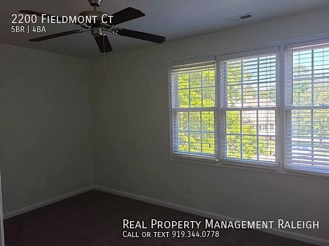 Alcove Rooms's room