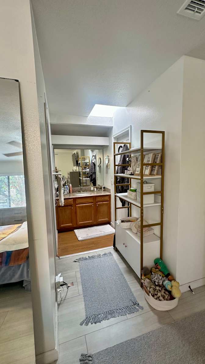 Mojo's room