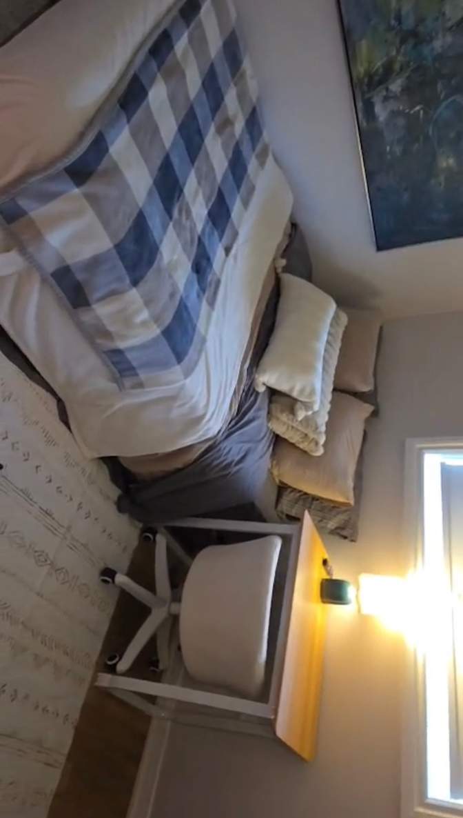 Liz's room